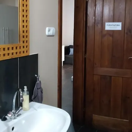 Rozmaring Vendeghaz Guest house *